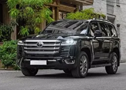 خودروی لندکروز ۲۰ میلیارد تومانی توقیف شد