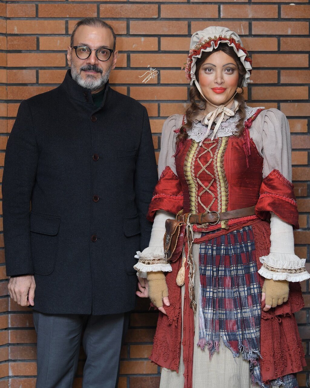 (تصاویر) علیرضا قربانی با بهنوش طباطبایی در پشت صحنه نمایش «اولیور توئیست»