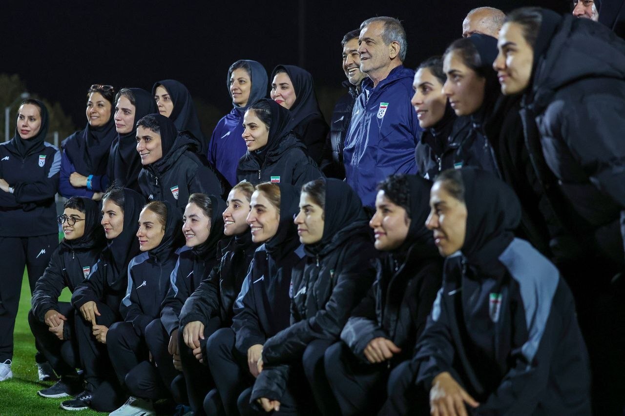 (تصاویر) پزشکیان به جمع شاگردان قلعه‌نویی پیوست و پا به توپ شد!