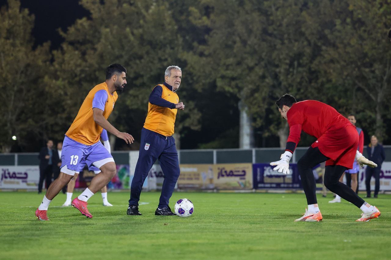 (تصاویر) پزشکیان به جمع شاگردان قلعه‌نویی پیوست و پا به توپ شد!