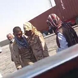 (ویدئو) عذرخواهی سرباز مرزبانی از شهروندِ سالمند