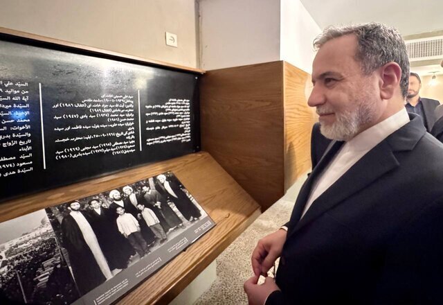 اولین تصاویر از بازدید عراقچی از منزل رهبر معظم انقلاب منتشر شد