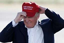 (ویدئو) ترامپ به جولانی کلاه MAGA هدیه داد و او این کلاه را به سوریه برد!