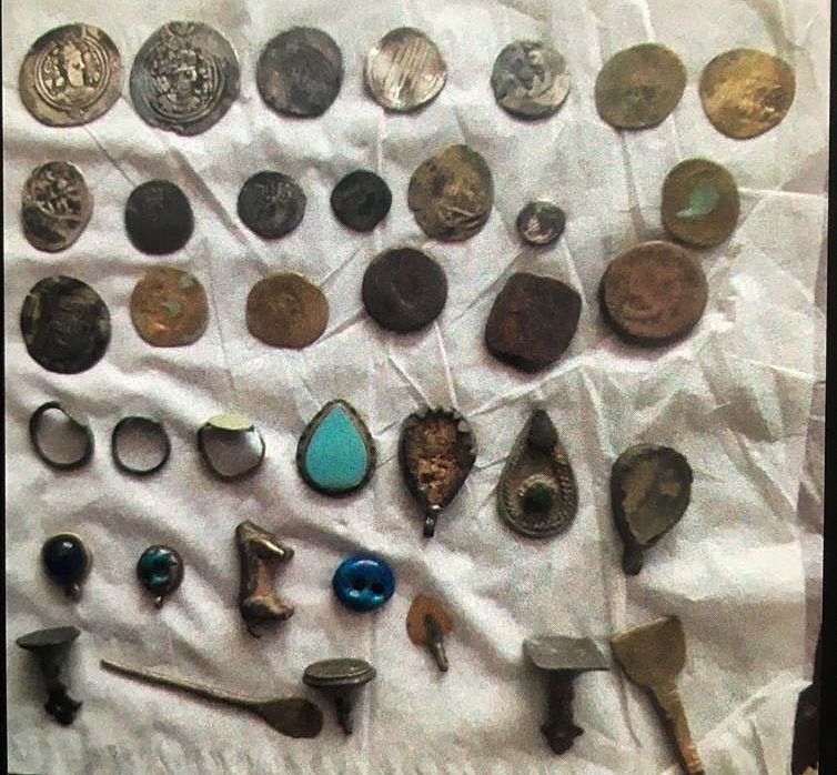 (عکس) کشف گنجینه ساسانی در داراب با گزارش یک نوجوان!