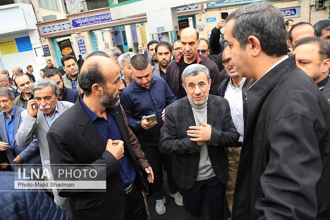 تصاویر | احمدی‌نژاد پس از مدت‌ها در مراسم تشییع خواهرش دیده شد