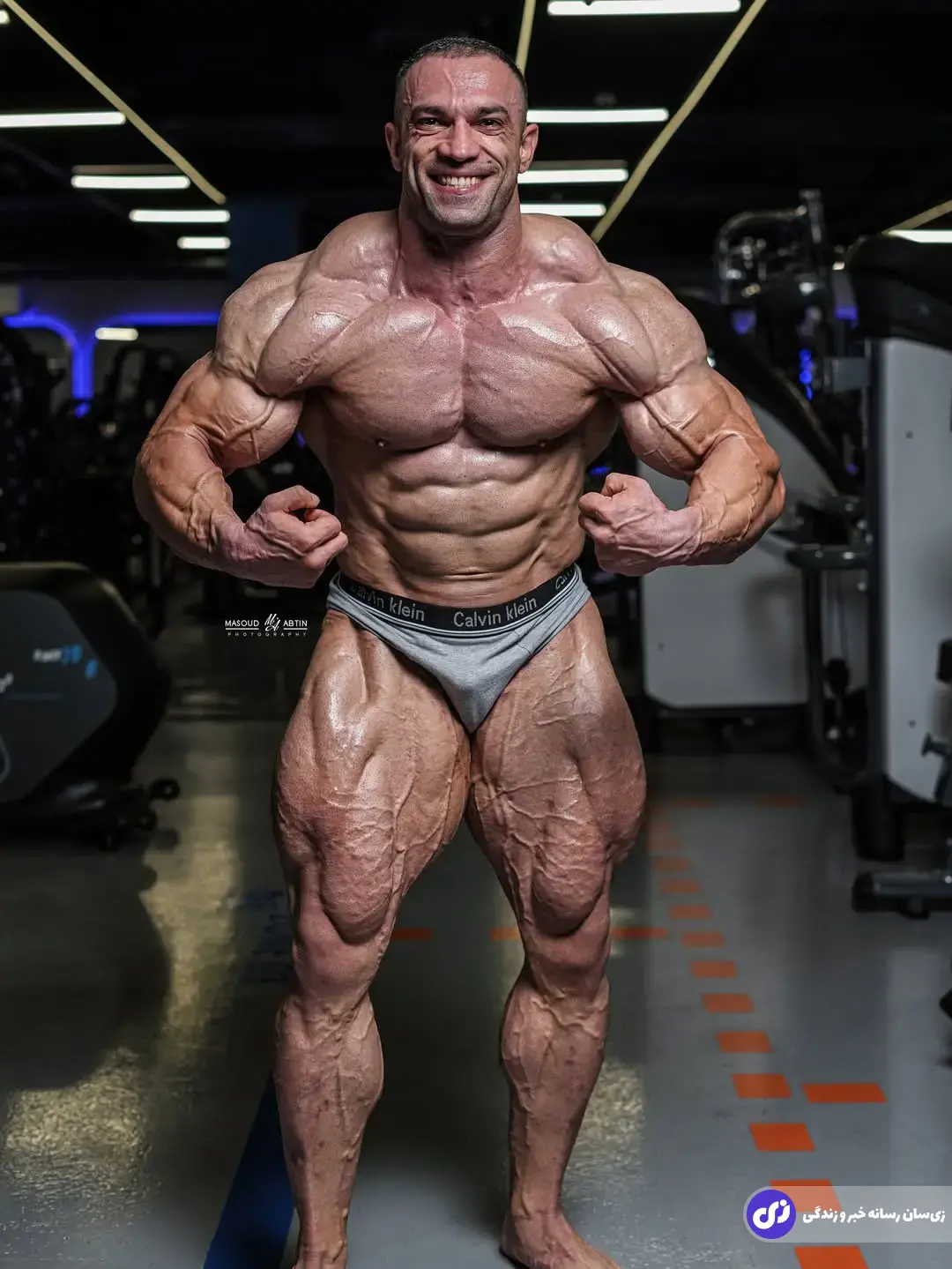 مهدی جابری؛ بدنساز ایلامی و ژنرال بیلدینگ ایران معروف به «مرد یخی» که اولین بدنساز ایرانی قهرمان دسته ۲۱۲ پوند و دارنده جواز مسترالمپیای ۲۰۲۴ است مهدی جابری