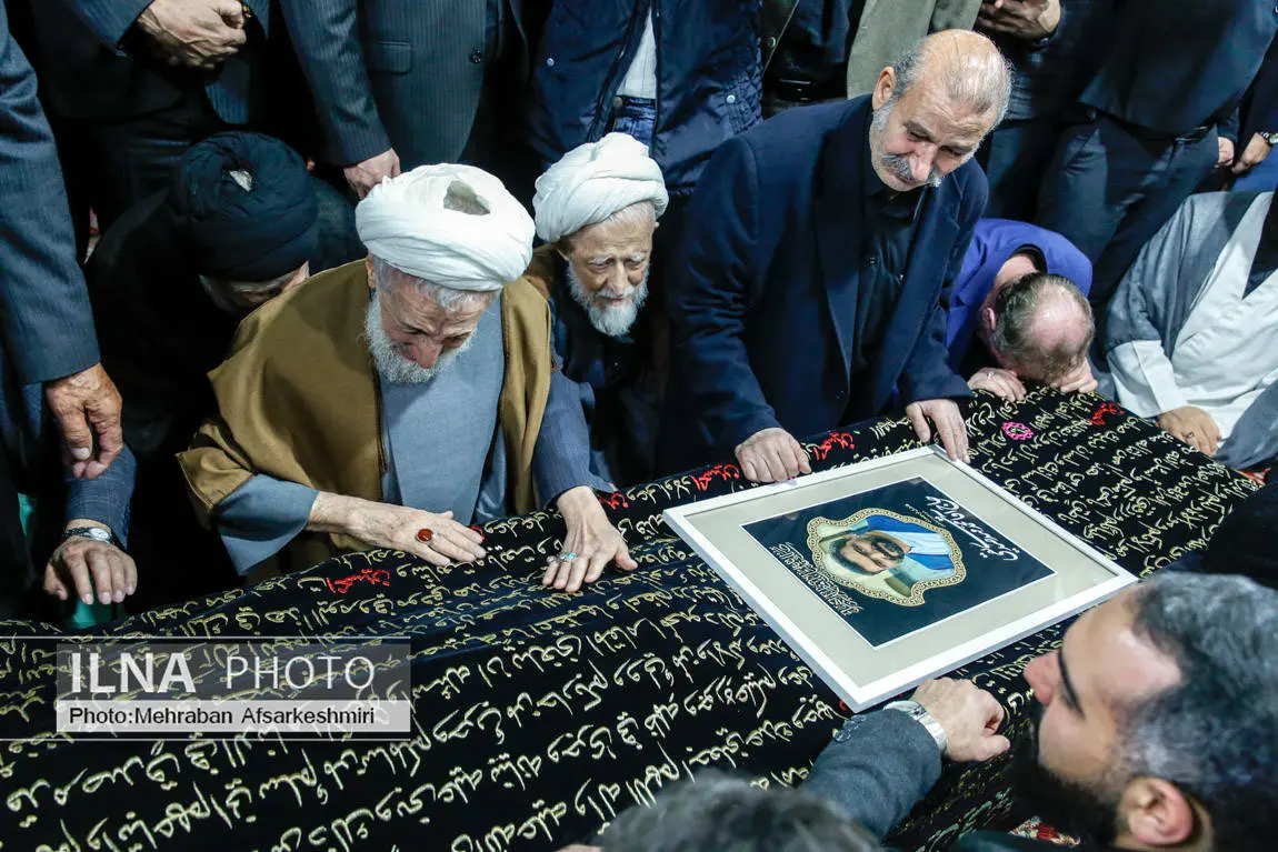 تصاویر تابوت پسر کاظم صدیقی خبرساز شد؛ روی تابوت محمد مهدی صدیقی چه نوشته شده بود؟ تصاویر تابوت پسر کاظم صدیقی خبرساز شد؛ روی تابوت محمد مهدی صدیقی چه نوشته شده بود؟