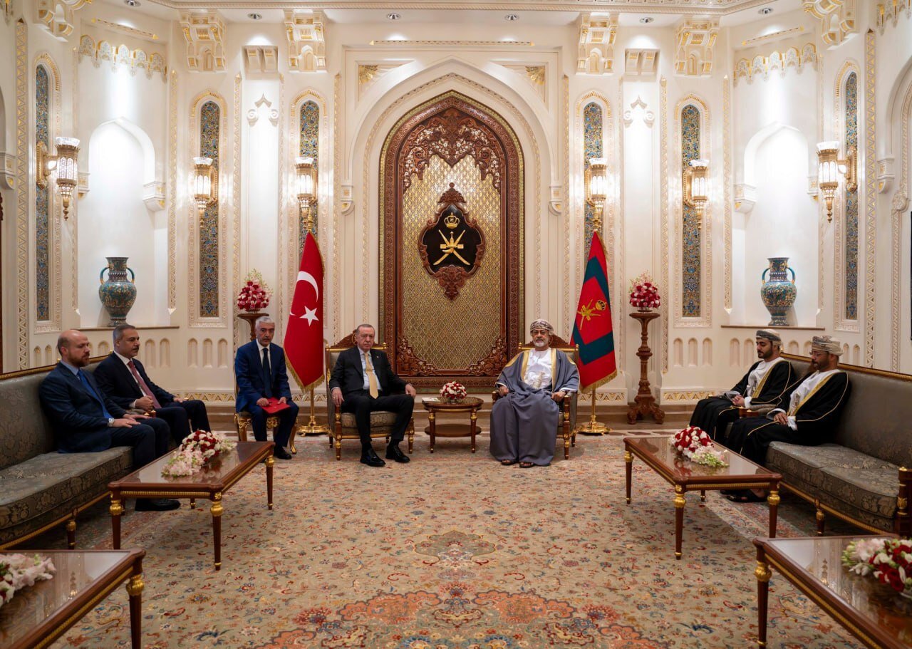 (تصاویر) فرشهای ایرانی در کاخ اصلی سلطان عمان (تصاویر) فرشهای ایرانی در کاخ اصلی سلطان عمان