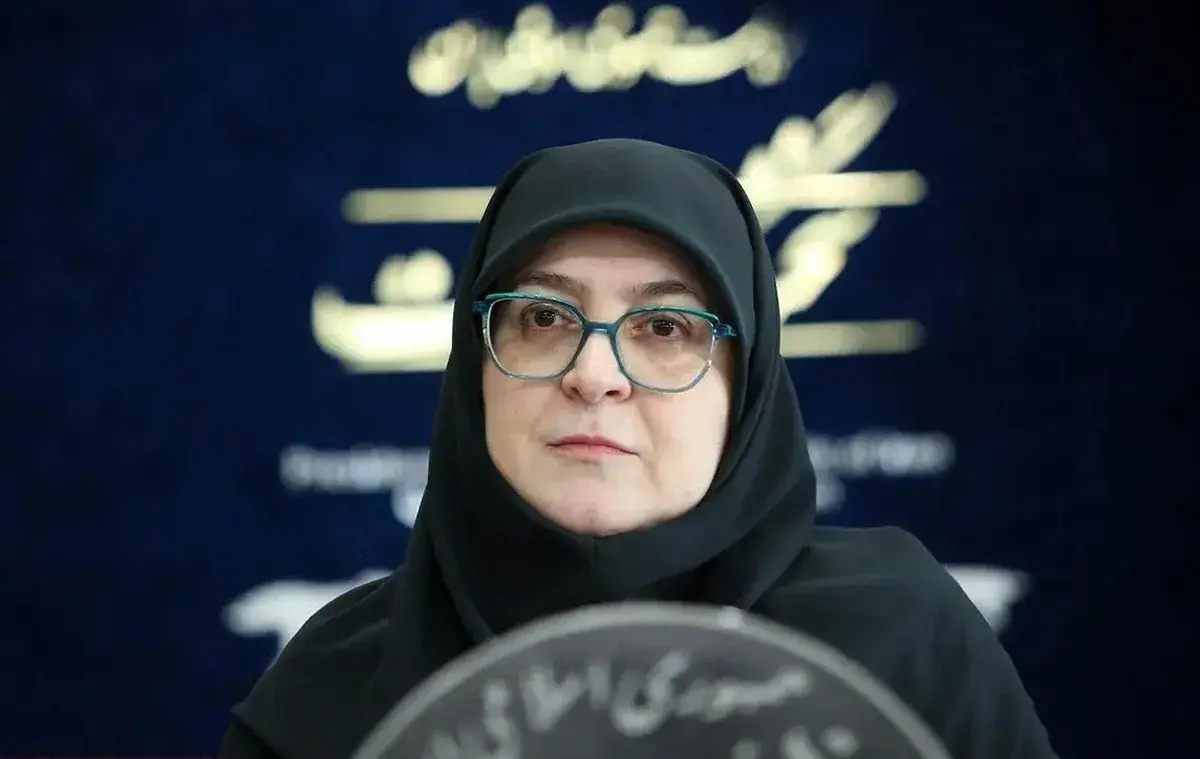 ژست عجیب فاطمه مهاجرانی برای خبرنگاران