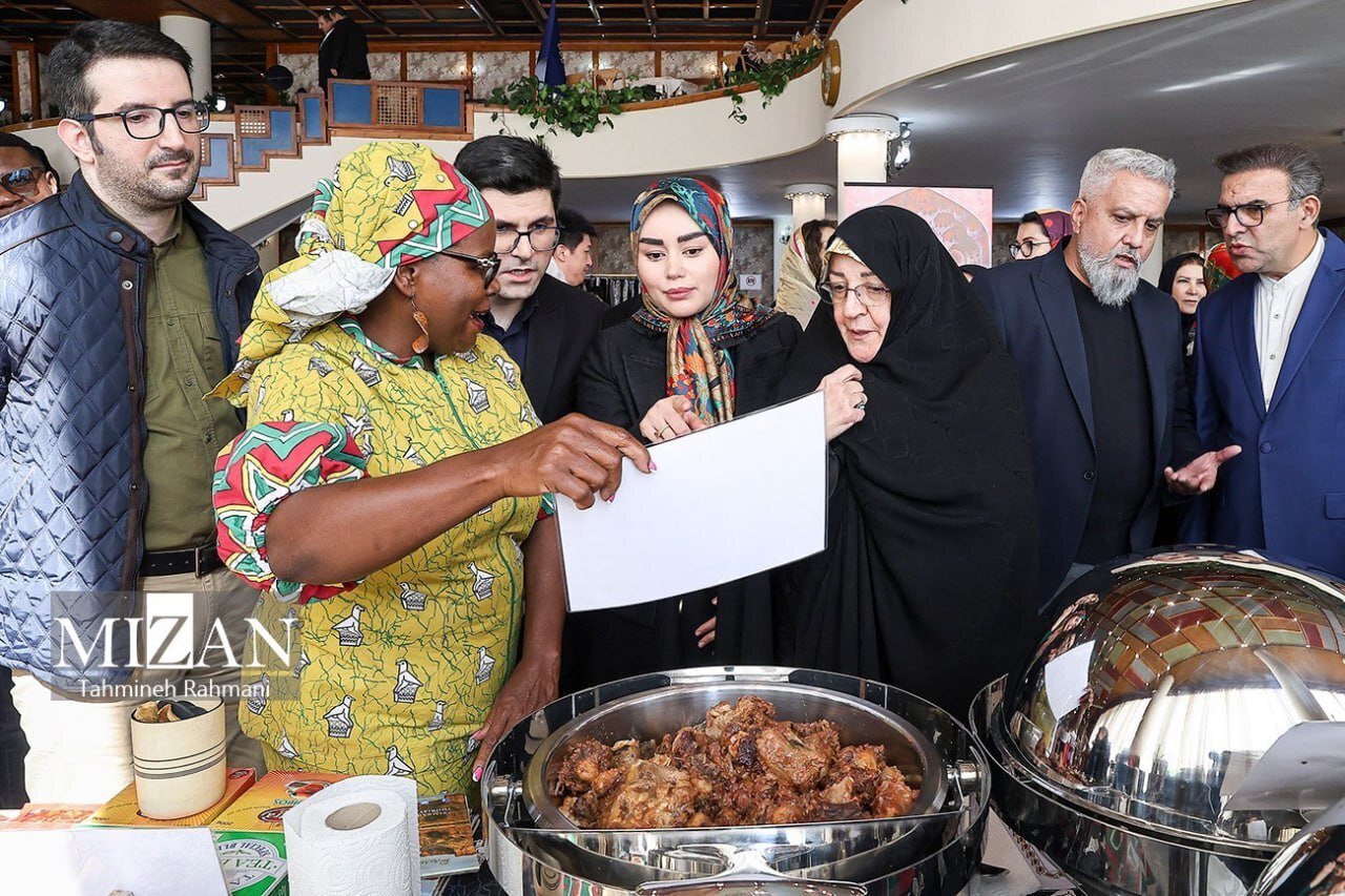 (تصاویر) هشدار تند رسانه زاکانی درباره رفتارهای همسر عراقچی (تصاویر) هشدار تند رسانه زاکانی درباره رفتارهای همسر عراقچی