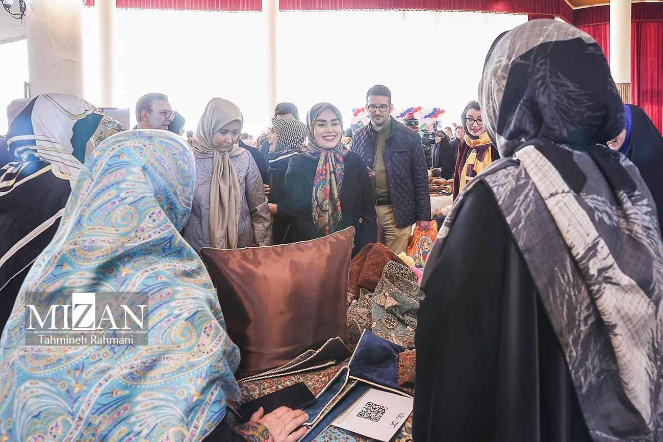 (تصاویر) هشدار تند رسانه زاکانی درباره رفتارهای همسر عراقچی (تصاویر) هشدار تند رسانه زاکانی درباره رفتارهای همسر عراقچی