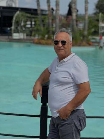 (تصاویر) مهرداد صدیقیان عزادار شد