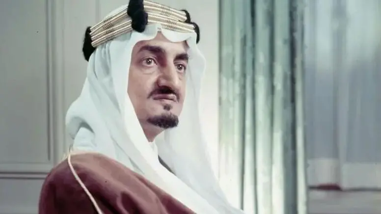 قتلی که عربستان سعودی را تکان داد؛ ترور پادشاه هنگام بوسیدن برادرزاده‌اش!