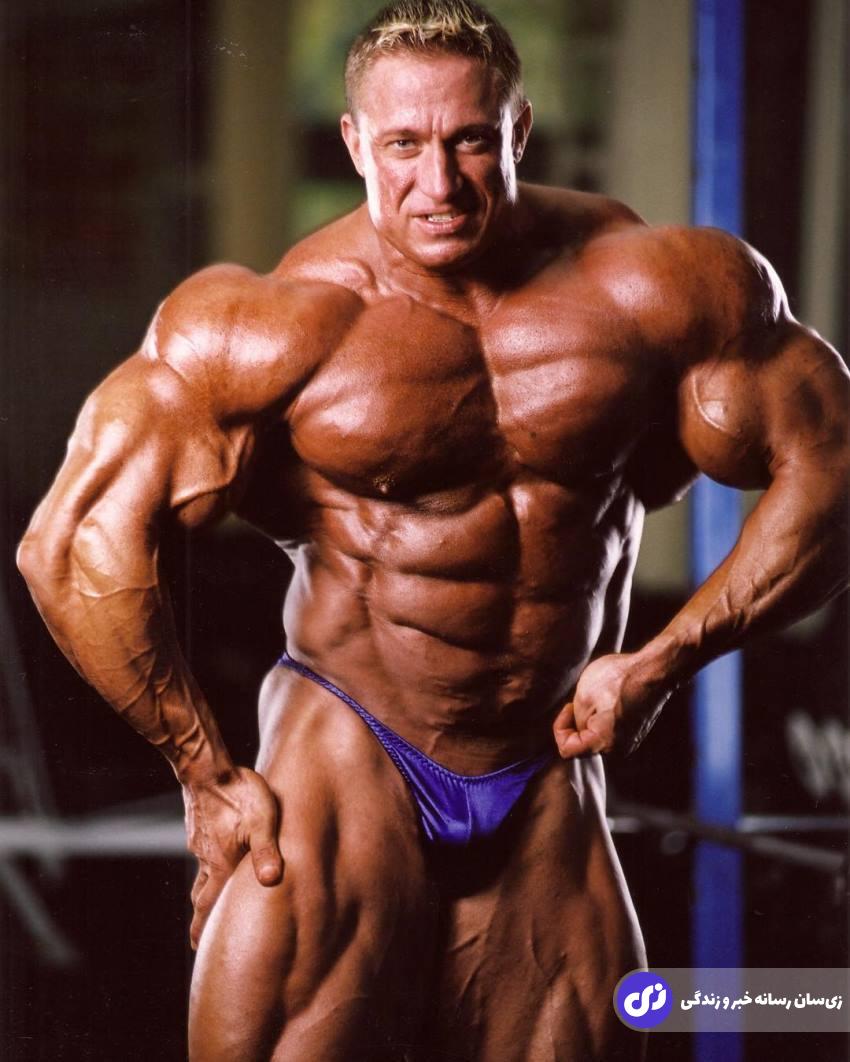 مارکوس رول؛ حجیمترین و بزرگترین بدنساز تاریخ مسترالمپیا با وزن مسابقه ۱۳۰ کیلوگرم که در سال ۲۰۰۲ عظیمترین فیزیک تاریخ بدنسازی را به نمایش گذاشت مارکوس رول