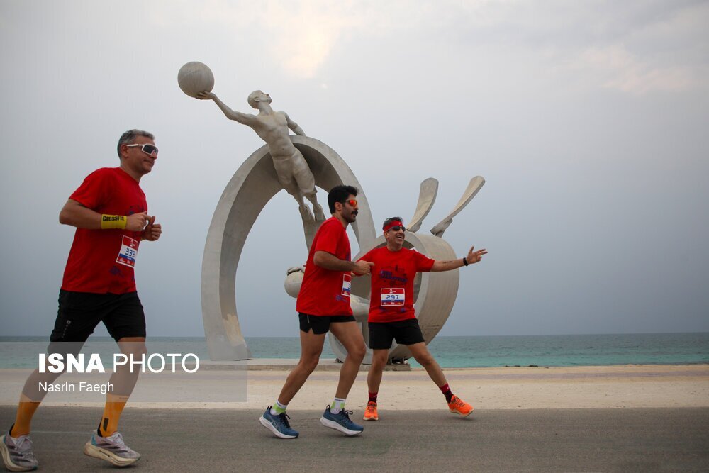 تصاویر | مسابقه بزرگ دوی ماراتن کیش؛ چرا این مسابقه جنجالی شد؟