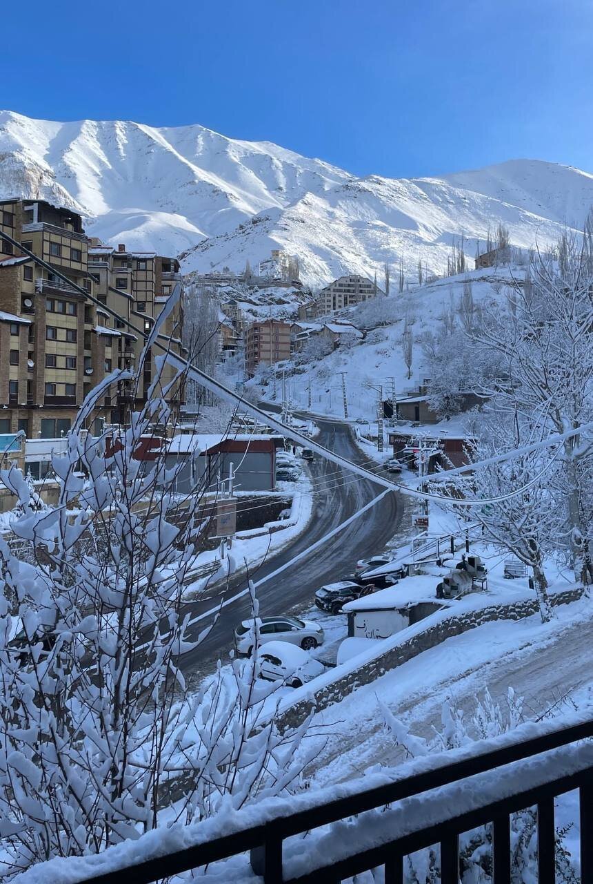 تصاویری از بارش برف سنگین در شمشک
