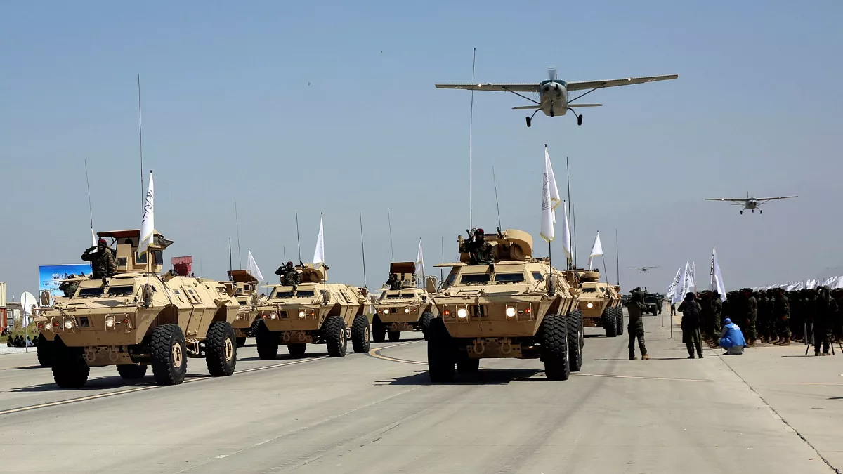 طالبان در بگرام به‌جای هواپیما‌ و جنگنده‌های واقعی نقاشی کشید!