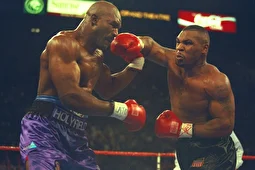 (ویدئو) مبارزه نفس‌گیر و تاریخی مایک تایسون و ایوندر هالیفلد؛ لحظه‌ای که هالیفیلد مایک تایسون را ناک‌اوت کرد