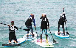 فیلمی از پدل‌سواری جوانان خیابان‌های سیل زده جزیره کیش!