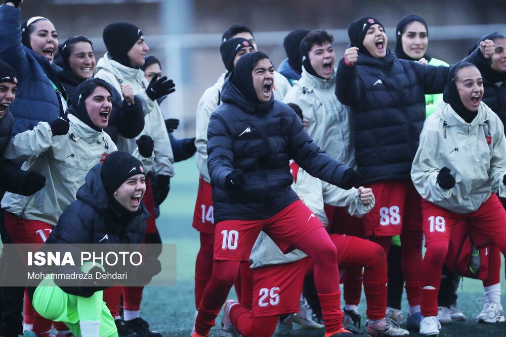 دختر پرسپولیسی زیر چشم بازیکن حریف را کبود کرد!