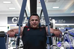 محراب فاطمی؛ رکوردار قهرمانی مردان آهنین و ملقب به «سلطان آهنین» که چهار بار قوی‌ترین مرد ایران شد و محبوب‌ترین بدنساز ایرانی‌ست