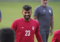 پیراهن قرمز، دوباره برتن رضاییان؛ اولین تصویر از رامین رضاییان با پیراهن فولاد منتشر شد