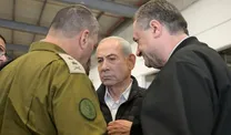 نیویورک تایمز: نتانیاهو طی چند روز گذشته به دنبال اقدامی جداگانه و غیر آشکار علیه ایران بود؛ ایال زمیر با حمله قبل از انتخابات مخالفت کرد