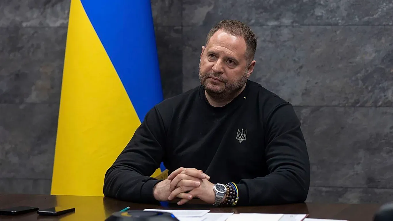 یورش ماموران به دفتر دست راست زلنسکی و «مرد شماره دو» اوکراین؛ آندری یرماک کیست؟