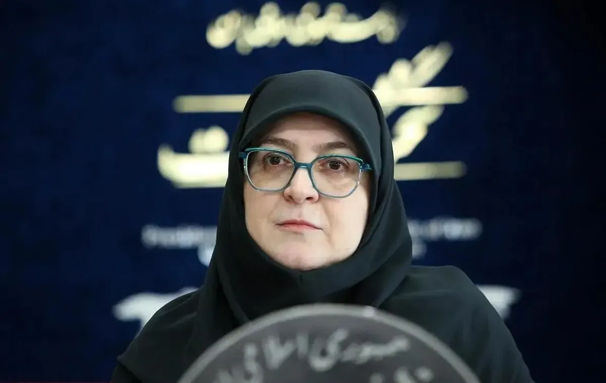 ژست عجیب فاطمه مهاجرانی برای خبرنگاران