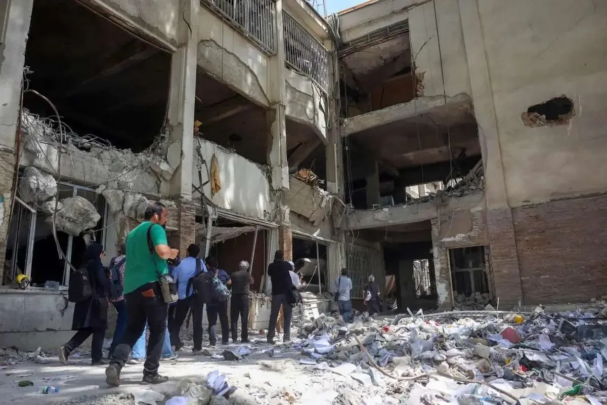 گره باز نشده زندانیان اوین پس از بمباران؛ از تراکم شدید جمعیت تا کف‌خوابی