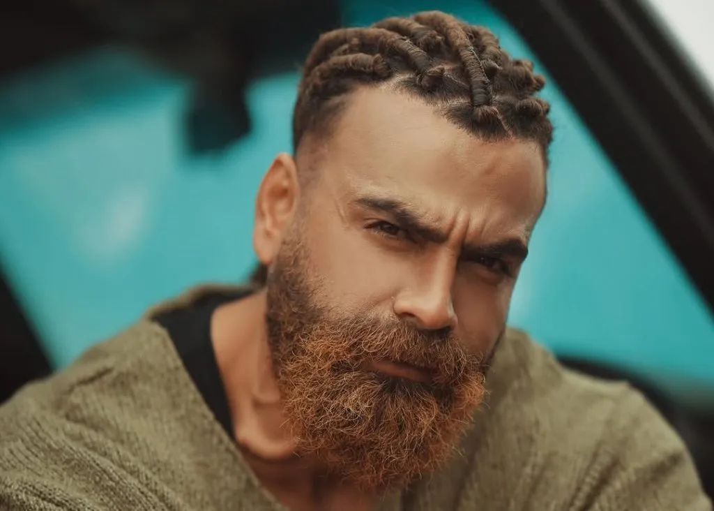 معین زد؛ از دستفروشی و کارگری تا شهرت به عنوان خواننده