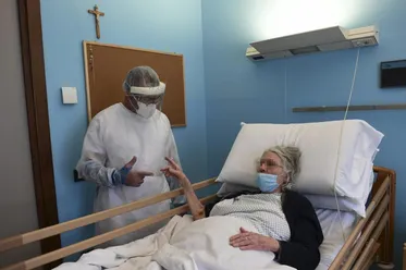 ویروس ابولا چیست، چه علائمی دارد و چرا سازمان بهداشت جهانی نسبت به شیوع آن هشدار داده است؟