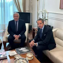 حضور یک چهره خبرساز در محل مذاکره