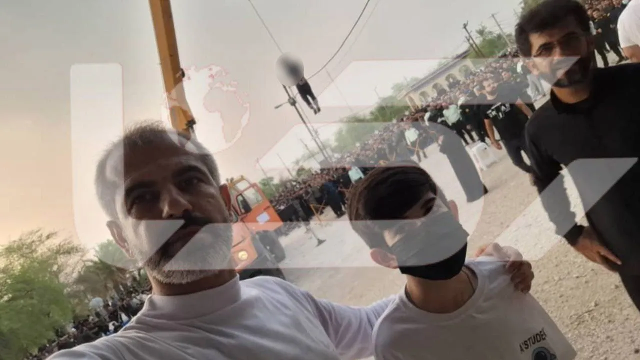 همسر و فرزند مقتول با قاتل به دار‌ آویخته شده سلفی گرفته‌اند!