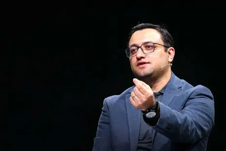 مشاور قالیباف: در ساعات آینده تنش بالا می‌رود/ دشمن با چیز‌هایی روبه‌رو خواهد شد که در طول تاریخ دیده نشده