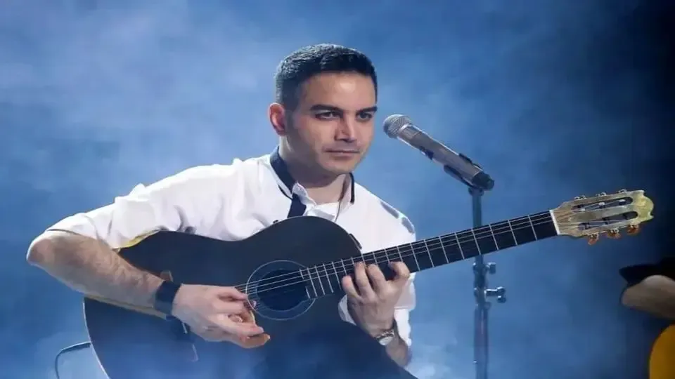 محسن یگانه محسن یگانه
