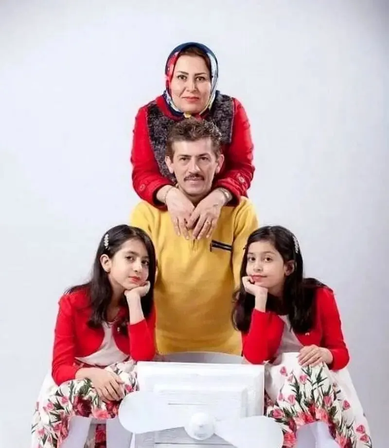 عکس تازه بازیگر «مارمولک» در کنار همسر و دوقلوهایش