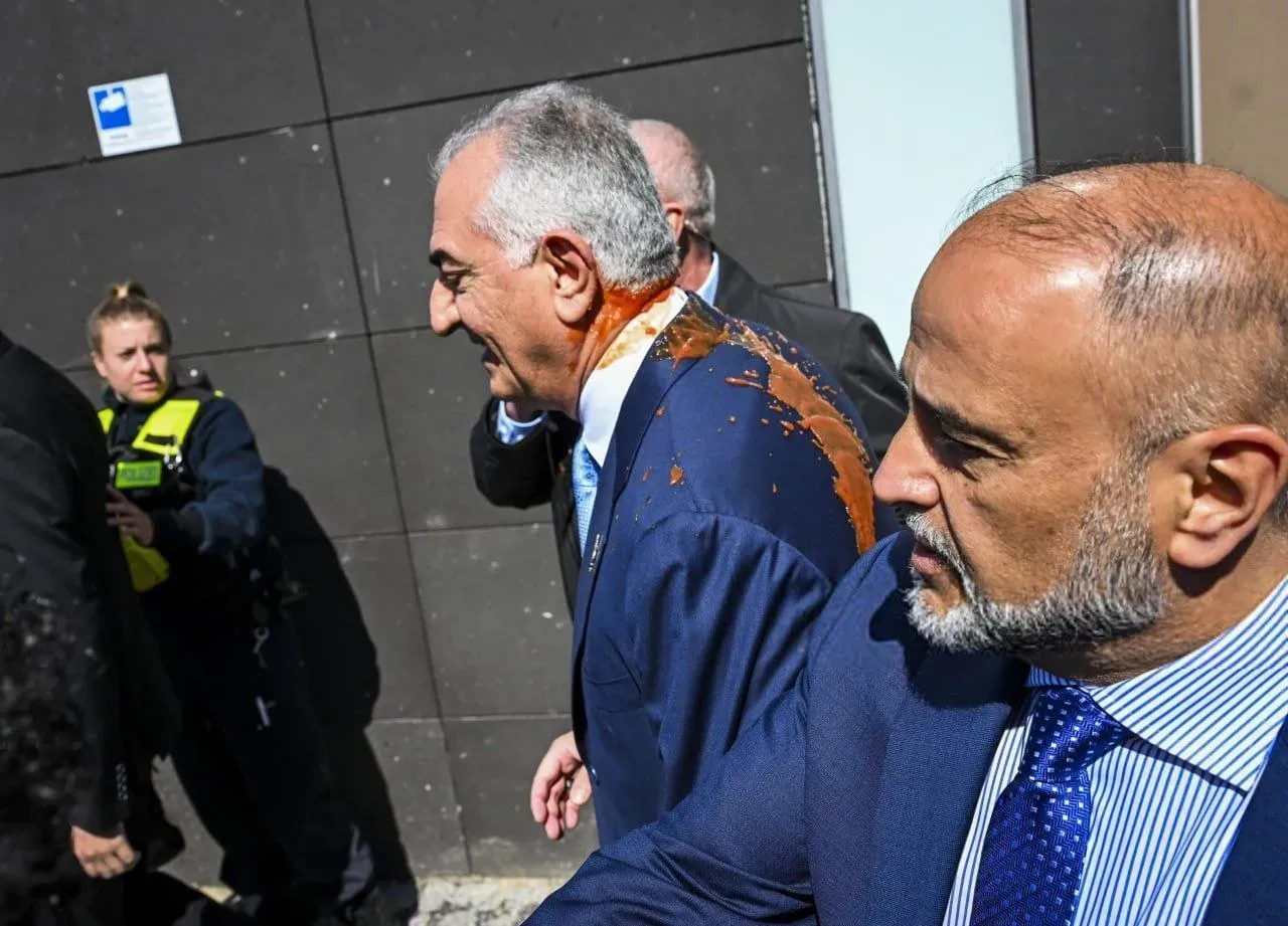 حمله با سس گوجه به قالیباف