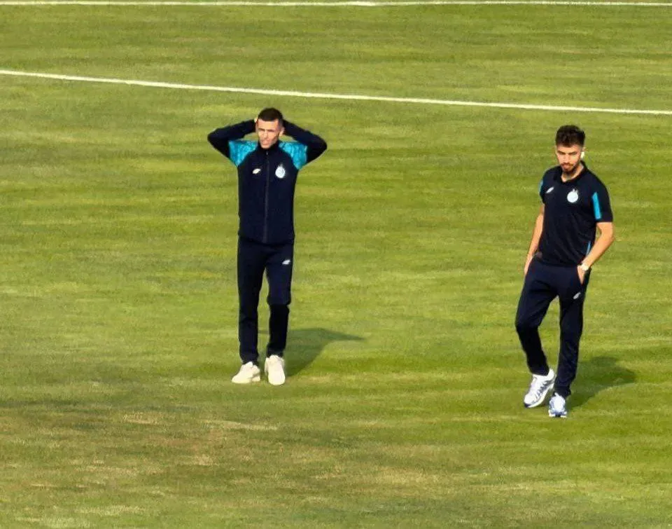 تعجب منیر و آسانی از وضعیت چمن استادیوم اراک!