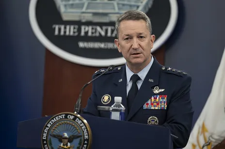 ژنرال دَن کین؛ رئیس ستاد مشترک ارتش آمریکا و فرمانده حمله احتمالی آمریکا به ایران کیست و چه سوابقی دارد؟