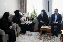 تصویر | دیدار دختر پزشکیان با خانواده الهه حسین‌نژاد