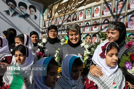 تصاویر | ورود تیم ملی فوتبال بانوان از مرز بازرگان به کشور