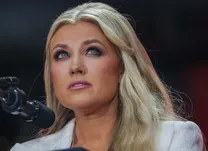 تصاویر | بوسه ترامپ بر گونه همسر چارلی کرک