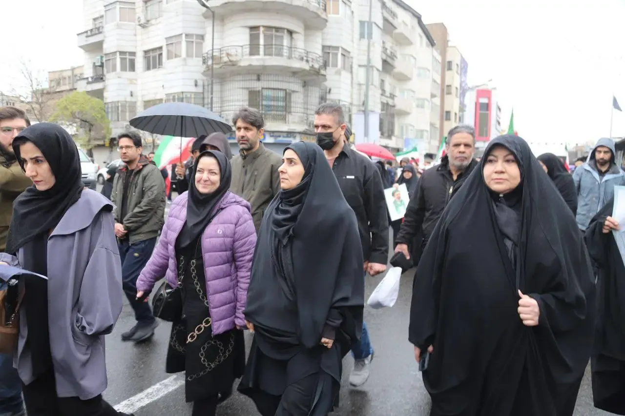 تصویری جالب از وزیر راه دولت پزشکیان در راهپیمایی امروز