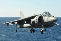 کدام جنگنده‌ها می‌توانند به عقب پرواز کنند؟