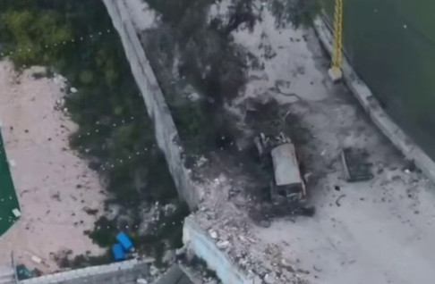 (ویدئو) تصویری پربازدید از لحظه شهادت یک فرد زخمی توسط پهپاد انتحاری اسرائیلی در لبنان