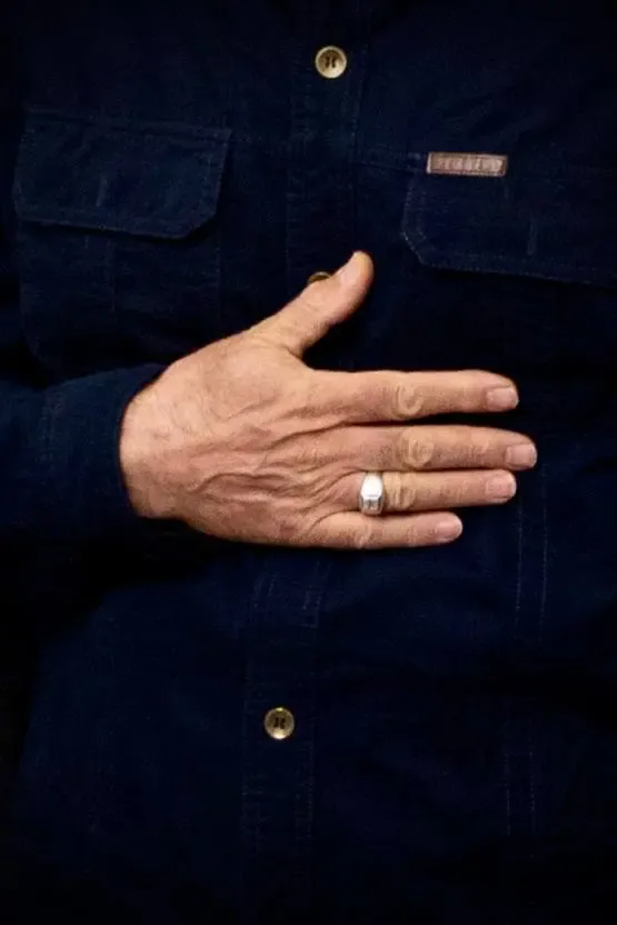 دست علی لاریجانی