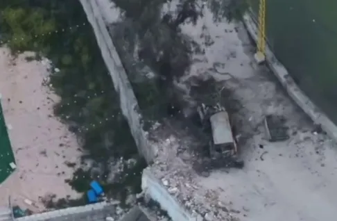 (ویدئو) تصویری پربازدید از لحظه شهادت یک فرد زخمی توسط پهپاد انتحاری اسرائیلی در لبنان