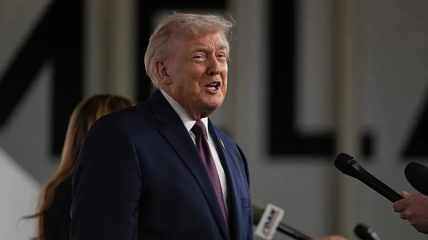 ترامپ: ایران با ما در حال گفتگوست و خواهیم دید چه می‌شود / نمی‌توانیم برنامه‌مان درمورد ایران را به اعراب بگوییم