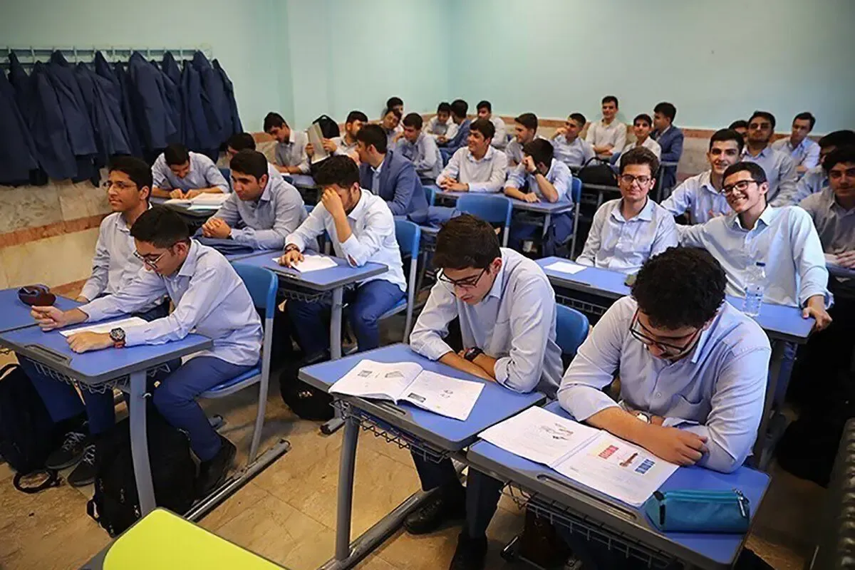 هوا آلوده است؛ مدارس و ادرات تهران و کرج روز شنبه ۱۵ آذر ۱۴۰۴ تعطیل می‌شود؟